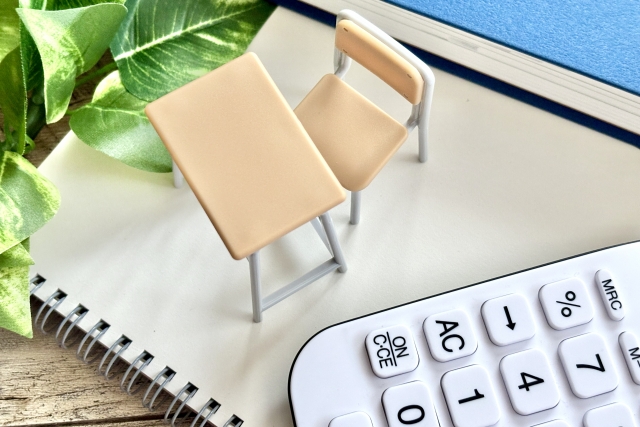 自己破産しても奨学金の返済義務は残る？